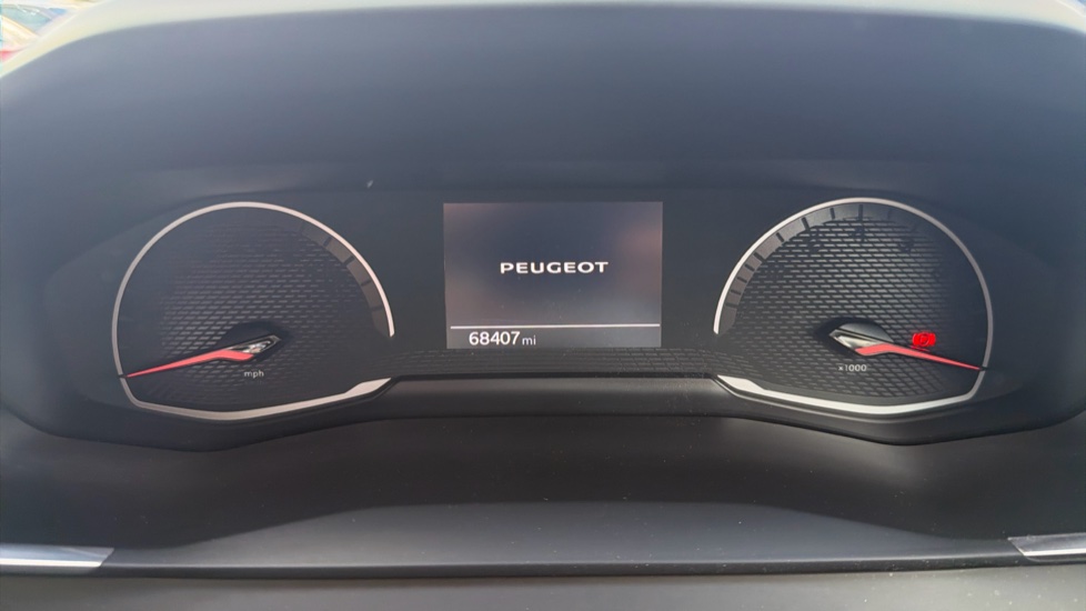 Peugeot 2008 1.2 PureTech 130 Allure 5dr EAT8 Petrol Estate - Image 18