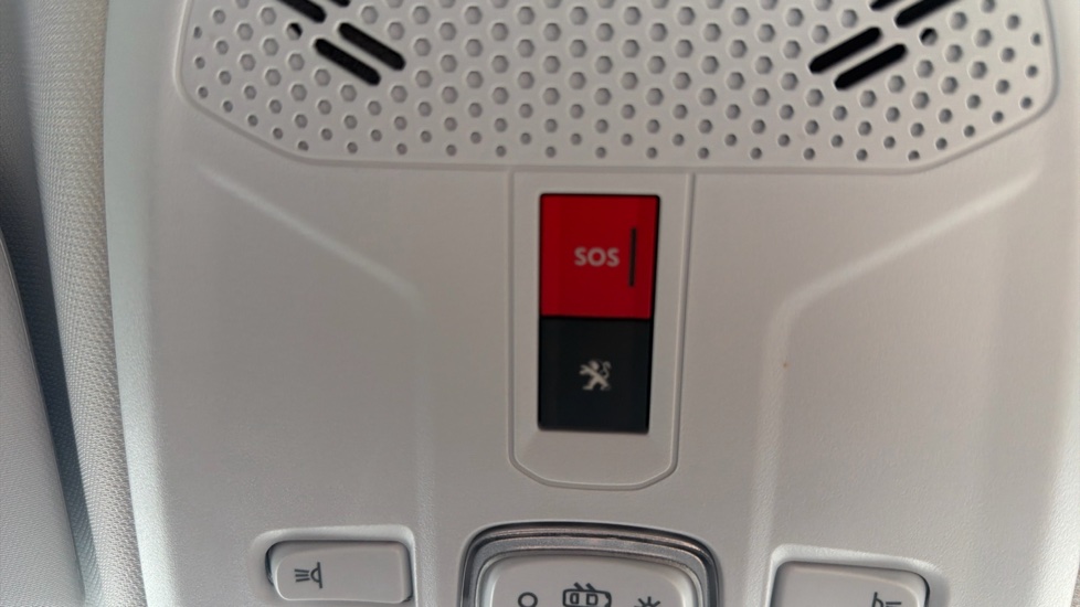 Peugeot 2008 1.2 PureTech 130 Allure 5dr EAT8 Petrol Estate - Image 31