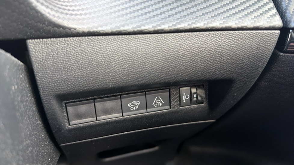 Peugeot 2008 1.2 PureTech 130 Allure 5dr EAT8 Petrol Estate - Image 32