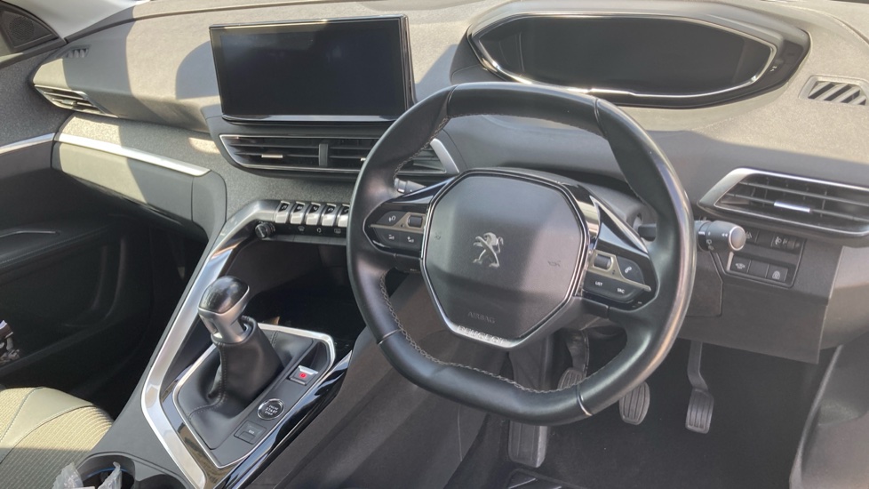 Peugeot 3008 1.2 PureTech Allure Premium 5dr Petrol Estate - Image 11