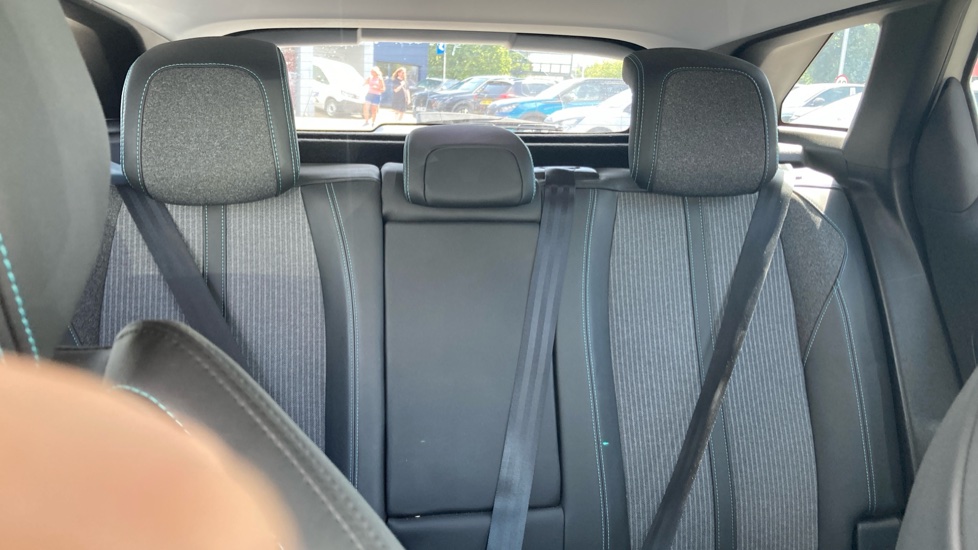 Peugeot 3008 1.2 PureTech Allure Premium 5dr Petrol Estate - Image 15