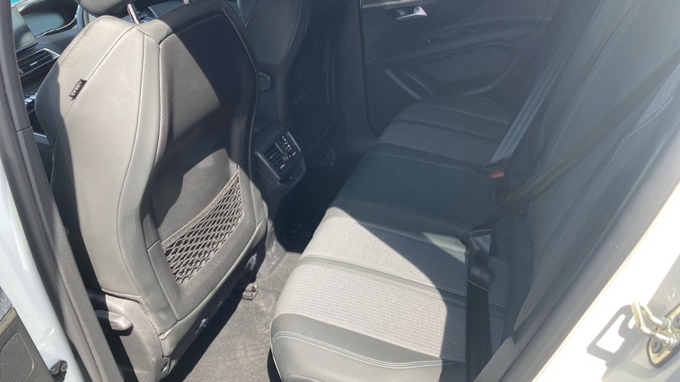 Peugeot 3008 1.2 PureTech Allure Premium 5dr Petrol Estate - Image 16