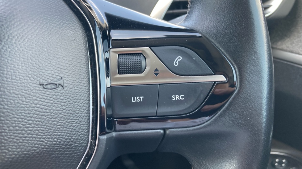 Peugeot 3008 1.2 PureTech Allure Premium 5dr Petrol Estate - Image 26