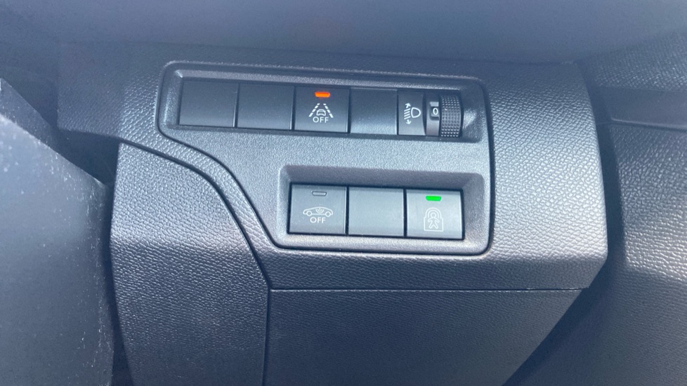 Peugeot 3008 1.2 PureTech Allure Premium 5dr Petrol Estate - Image 28