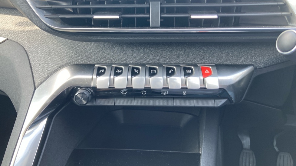 Peugeot 3008 1.2 PureTech Allure Premium 5dr Petrol Estate - Image 31