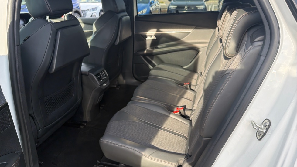 Peugeot 5008 1.2 PureTech GT Line Premium 5dr Petrol Estate - Image 16