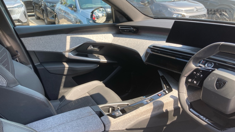 Peugeot 3008 1.2 Hybrid 136 GT 5dr e-DSC6 Petrol Estate - Image 14