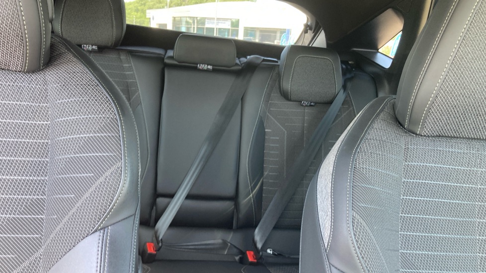 Peugeot 3008 1.2 Hybrid 136 GT 5dr e-DSC6 Petrol Estate - Image 15