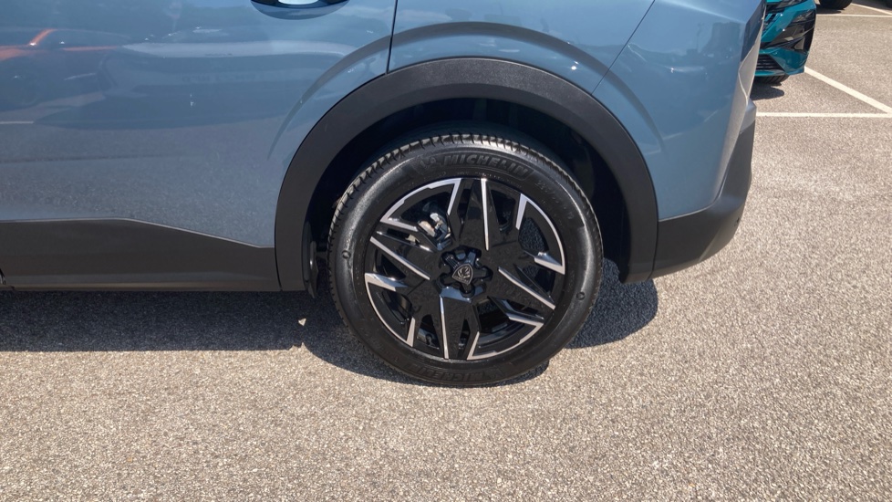 Peugeot 3008 1.2 Hybrid 136 GT 5dr e-DSC6 Petrol Estate - Image 23