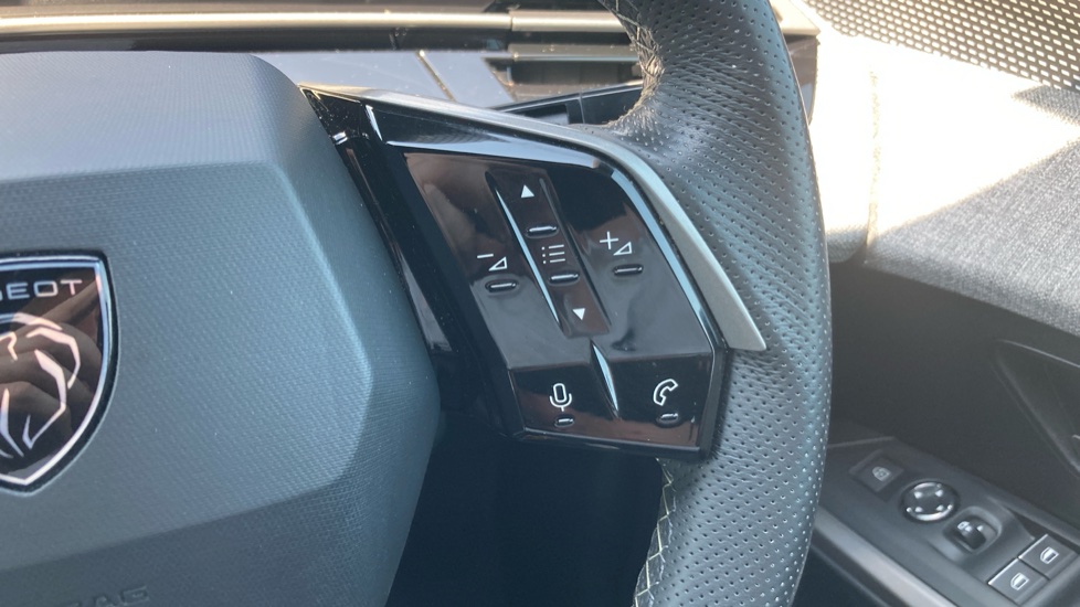 Peugeot 3008 1.2 Hybrid 136 GT 5dr e-DSC6 Petrol Estate - Image 29