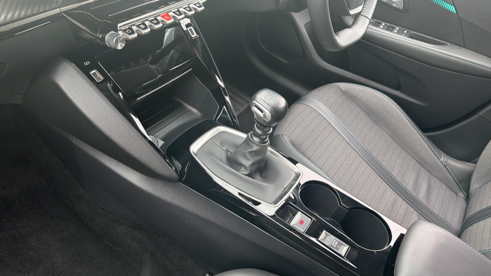 Peugeot 208 1.2 PureTech 100 Allure Premium 5dr Petrol Hatchback - Image 13