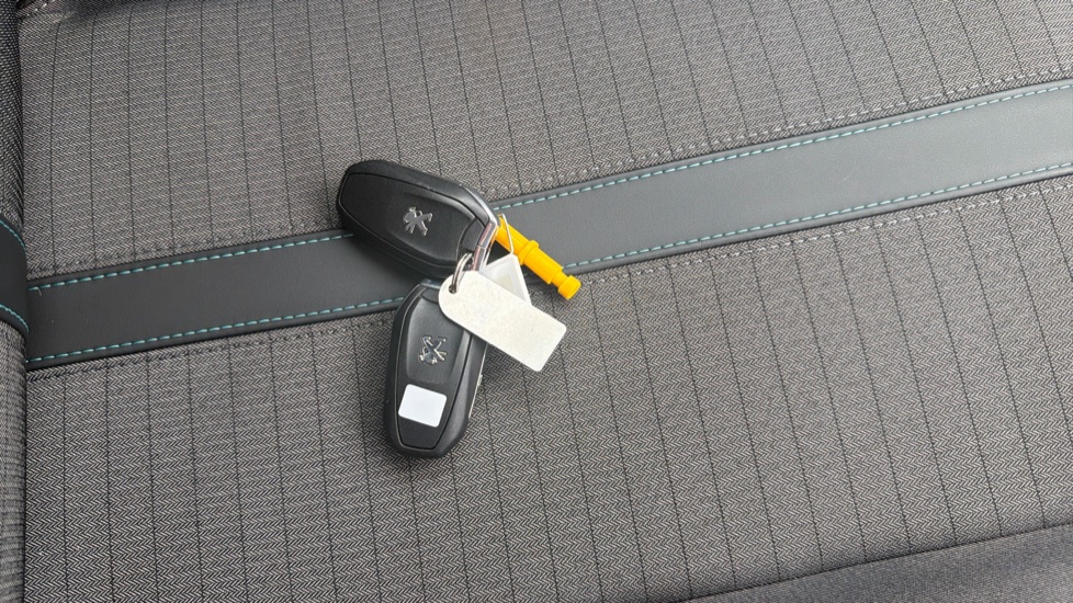 Peugeot 208 1.2 PureTech 100 Allure Premium 5dr Petrol Hatchback - Image 20