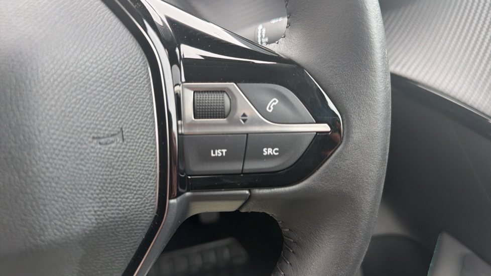 Peugeot 208 1.2 PureTech 100 Allure Premium 5dr Petrol Hatchback - Image 33