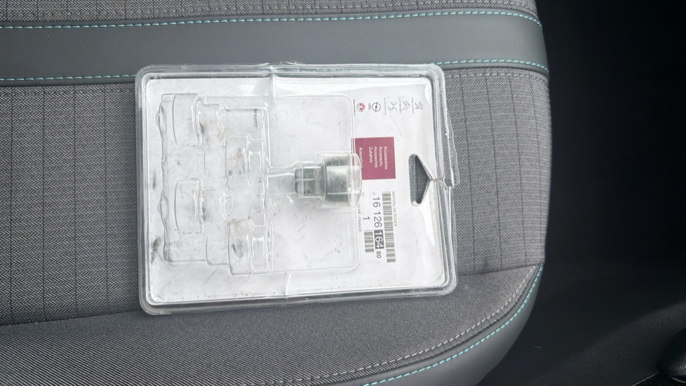 Peugeot 208 1.2 PureTech 100 Allure Premium 5dr Petrol Hatchback - Image 37