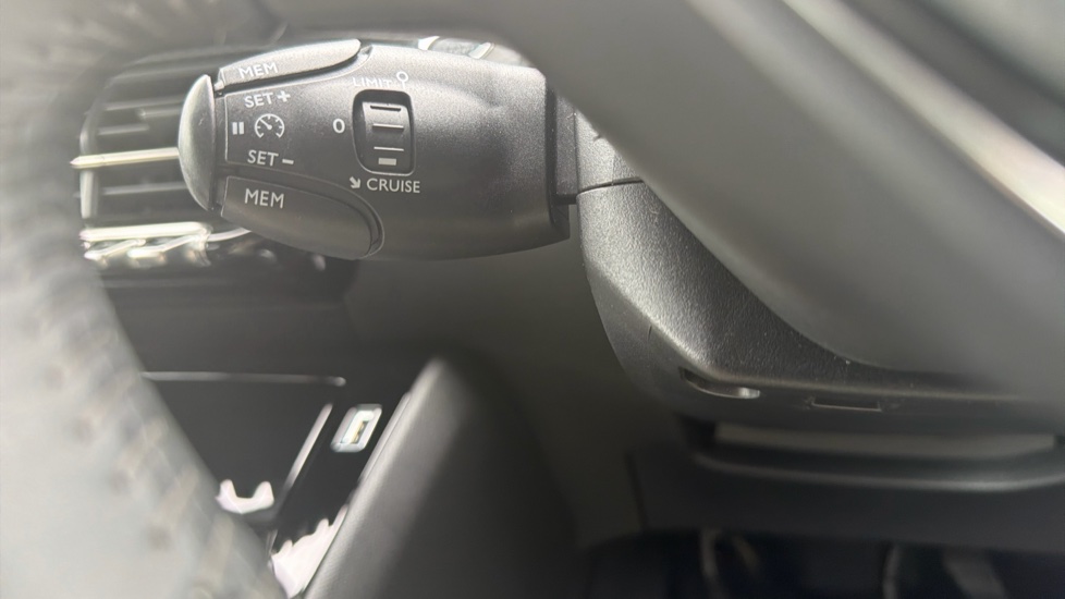 Peugeot 208 1.2 PureTech 100 Allure Premium 5dr Petrol Hatchback - Image 39
