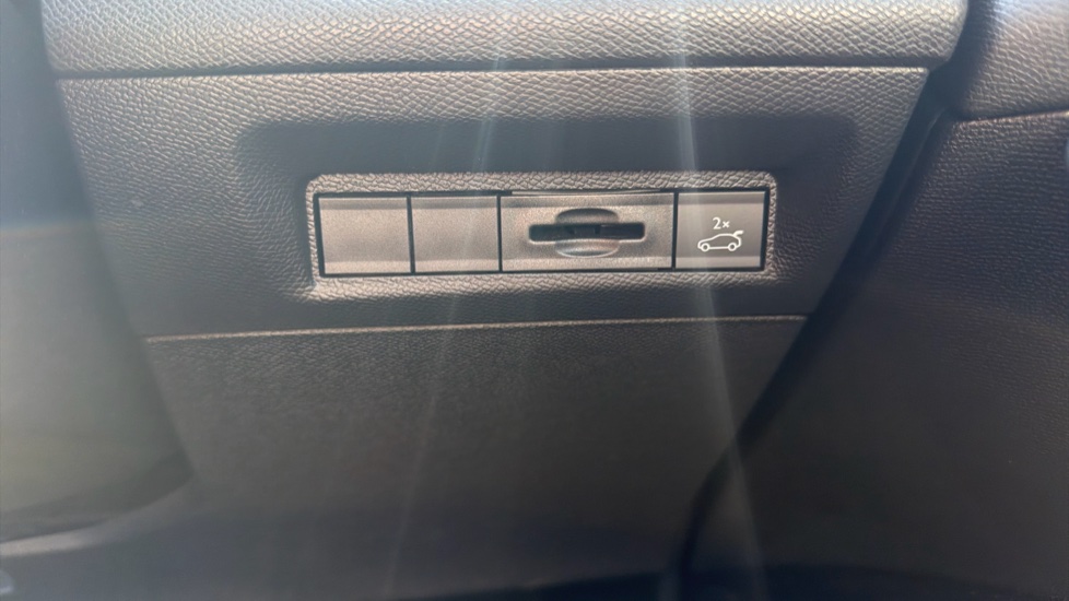 Peugeot 408 1.2 PureTech GT 5dr EAT8 Petrol Hatchback - Image 25