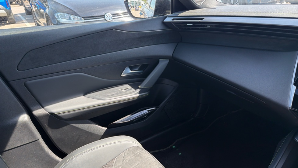 Peugeot 408 1.2 PureTech GT 5dr EAT8 Petrol Hatchback - Image 37