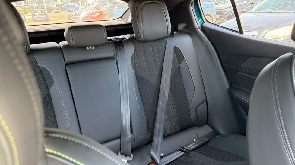 Peugeot 408 1.2 PureTech GT 5dr EAT8 Petrol Hatchback - Image 39