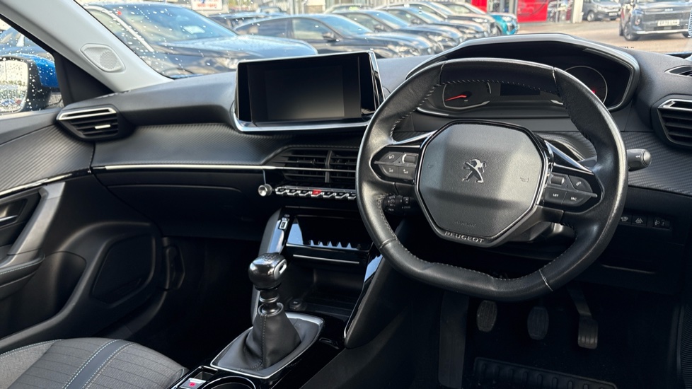 Peugeot 2008 1.2 PureTech Allure 5dr Petrol Estate - Image 11