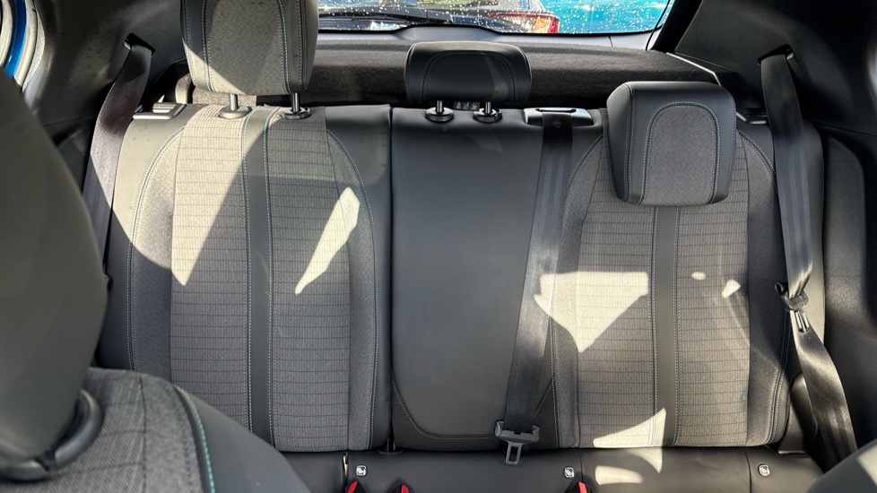 Peugeot 2008 1.2 PureTech Allure 5dr Petrol Estate - Image 15