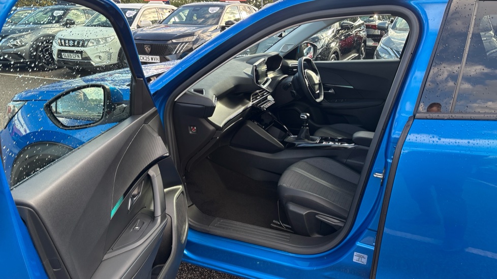Peugeot 2008 1.2 PureTech Allure 5dr Petrol Estate - Image 29
