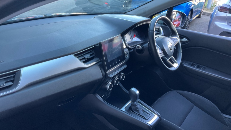 Renault Captur 1.3 TCE 130 Iconic 5dr EDC Petrol Hatchback - Image 11