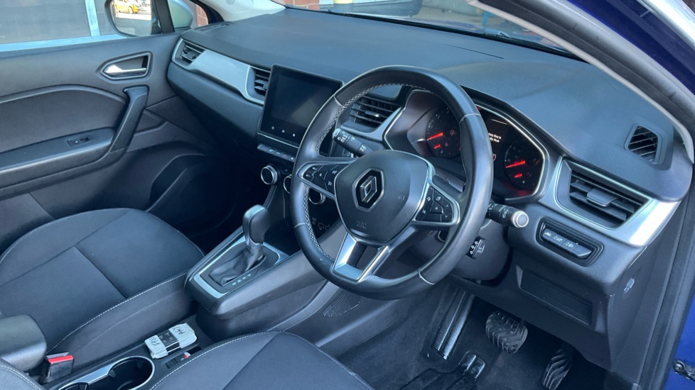 Renault Captur 1.3 TCE 130 Iconic 5dr EDC Petrol Hatchback - Image 13