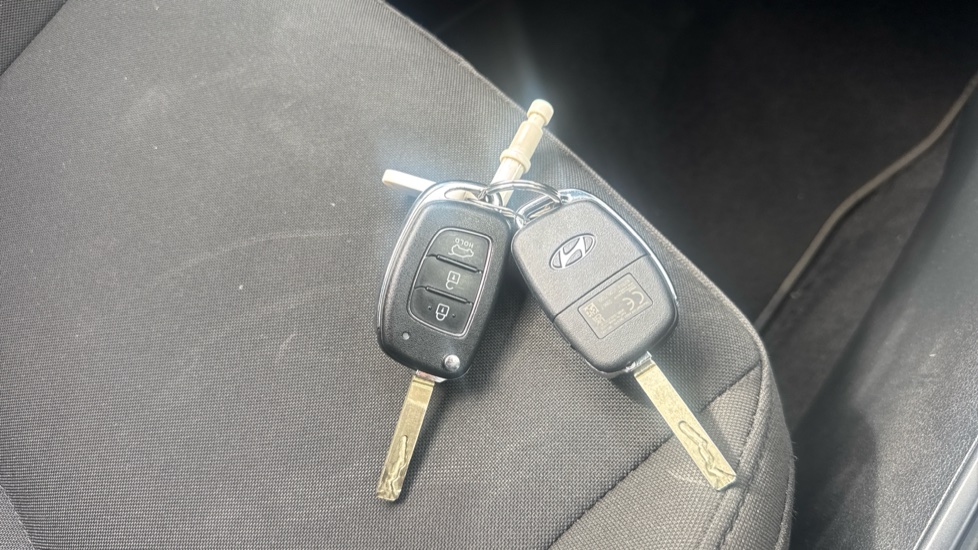 Hyundai i20 1.0T GDi Premium 5dr Petrol Hatchback - Image 20