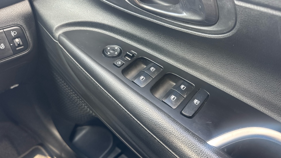 Hyundai i20 1.0T GDi Premium 5dr Petrol Hatchback - Image 34