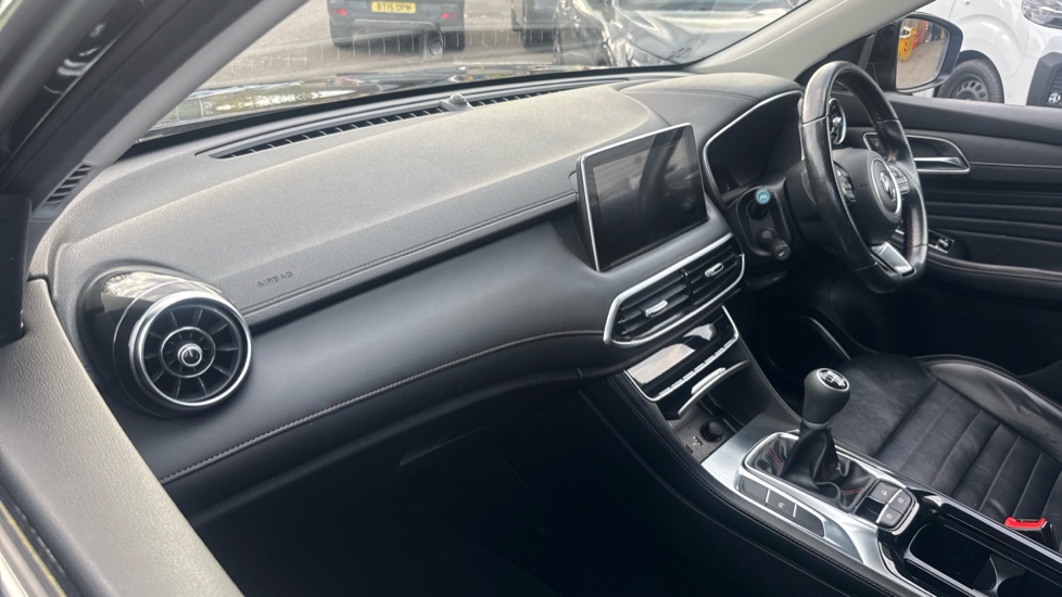 MG HS 1.5 T-GDI Trophy 5dr Petrol Hatchback - Image 16
