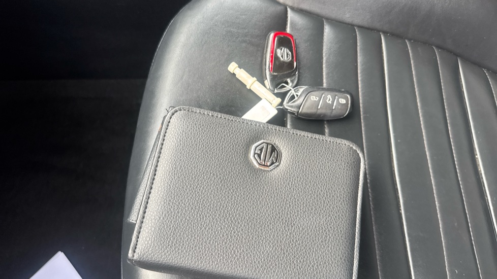 MG HS 1.5 T-GDI Trophy 5dr Petrol Hatchback - Image 34