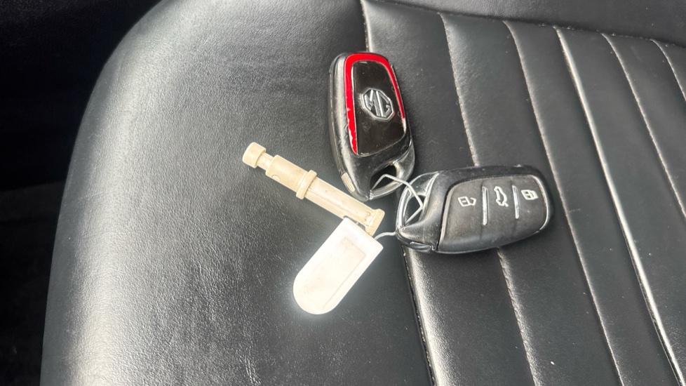 MG HS 1.5 T-GDI Trophy 5dr Petrol Hatchback - Image 35