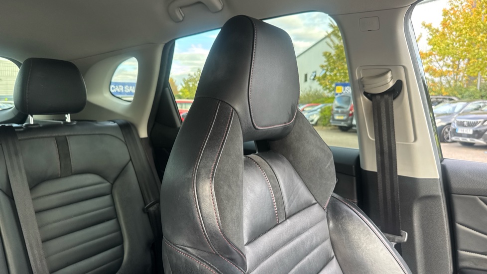 MG HS 1.5 T-GDI Trophy 5dr Petrol Hatchback - Image 43