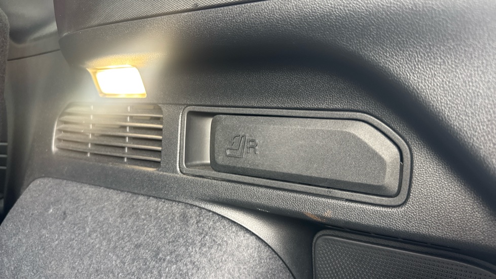 Ford Kuga 1.5 EcoBlue Titanium Edition 5dr Auto Diesel Estate - Image 39