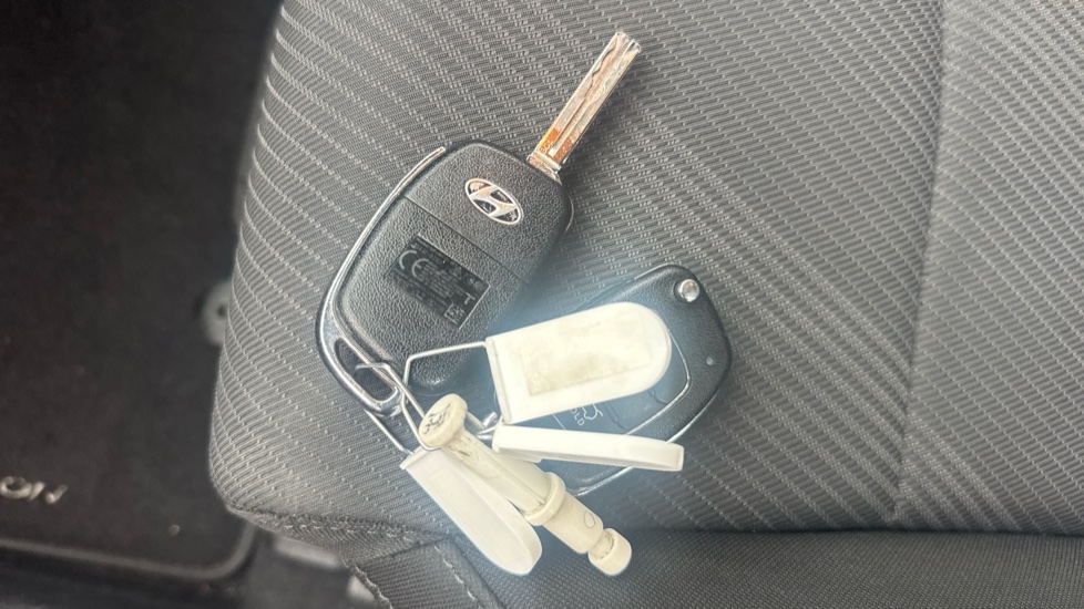Hyundai TUCSON 1.6 GDi S Connect 5dr 2WD Petrol Estate - Image 25