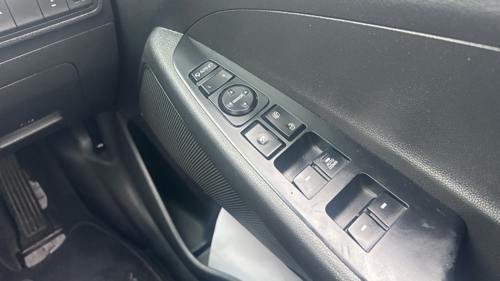 Hyundai TUCSON 1.6 GDi S Connect 5dr 2WD Petrol Estate - Image 28