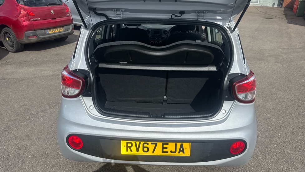 Hyundai i10 1.0 S 5dr Petrol Hatchback - Image 4