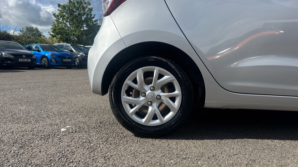 Hyundai i10 1.0 S 5dr Petrol Hatchback - Image 7