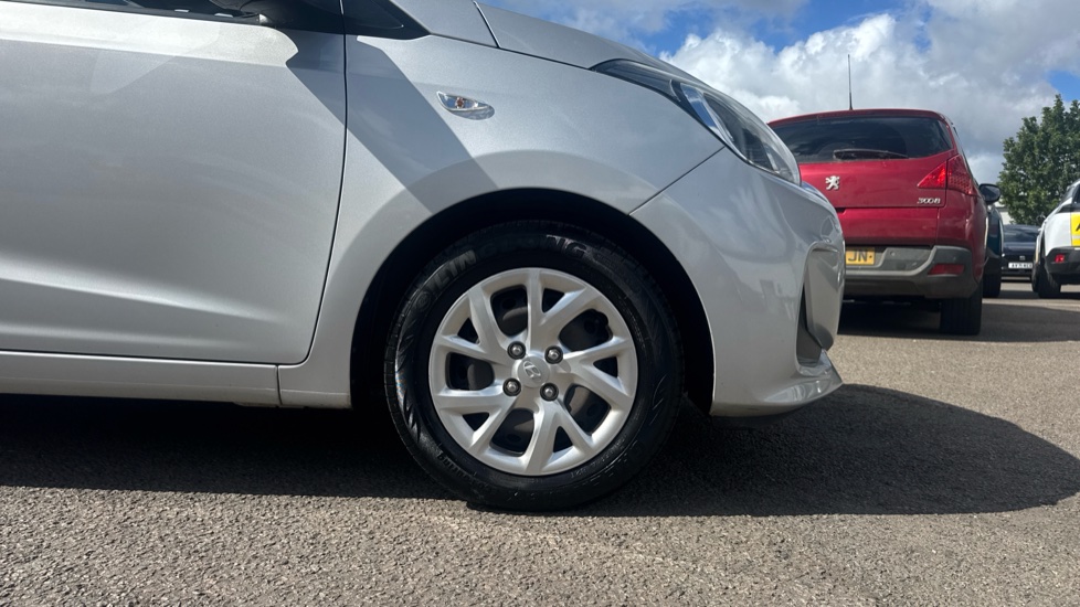 Hyundai i10 1.0 S 5dr Petrol Hatchback - Image 8