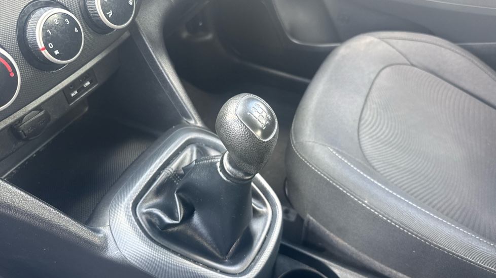 Hyundai i10 1.0 S 5dr Petrol Hatchback - Image 13