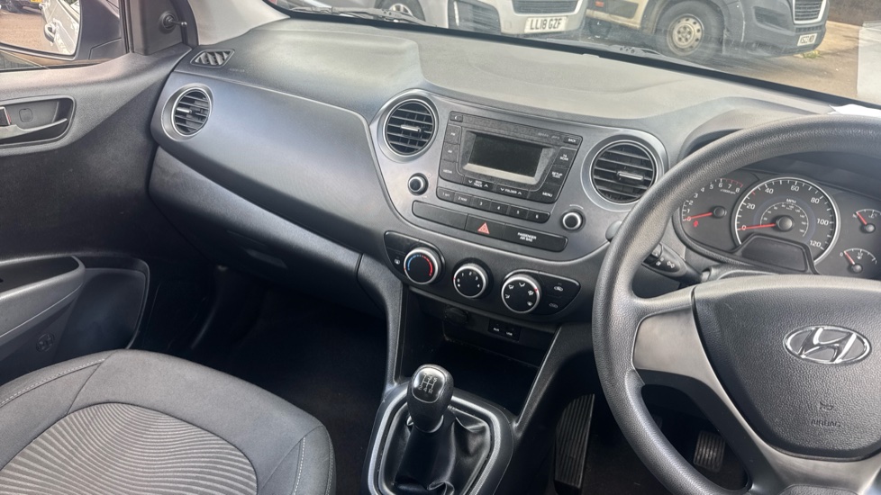 Hyundai i10 1.0 S 5dr Petrol Hatchback - Image 14