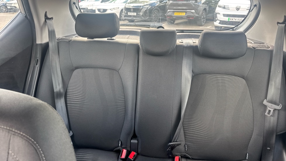 Hyundai i10 1.0 S 5dr Petrol Hatchback - Image 15