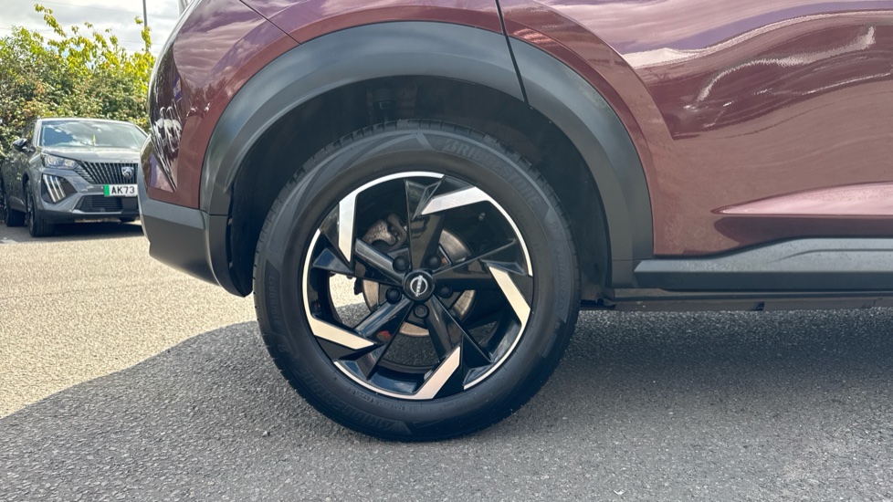 Nissan Juke 1.6 Hybrid N-Connecta 5dr Auto Hybrid Hatchback - Image 8