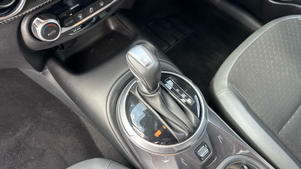 Nissan Juke 1.6 Hybrid N-Connecta 5dr Auto Hybrid Hatchback - Image 19