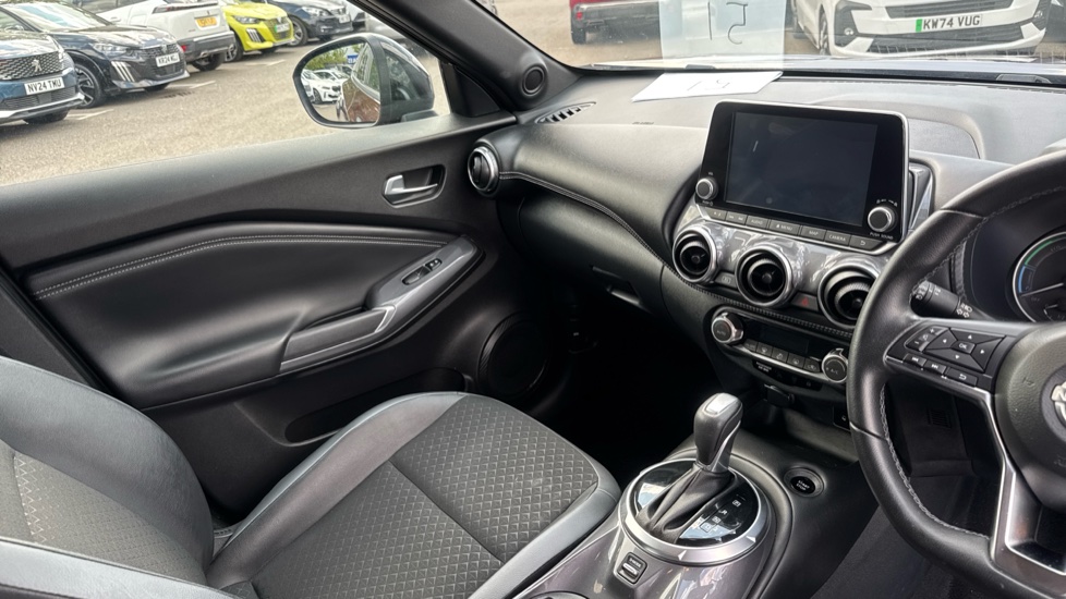 Nissan Juke 1.6 Hybrid N-Connecta 5dr Auto Hybrid Hatchback - Image 16