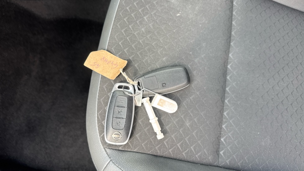 Nissan Juke 1.6 Hybrid N-Connecta 5dr Auto Hybrid Hatchback - Image 28