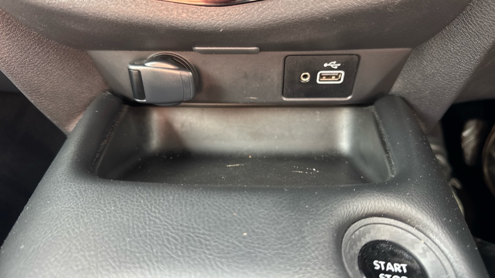 Nissan Juke 1.6 Hybrid N-Connecta 5dr Auto Hybrid Hatchback - Image 29