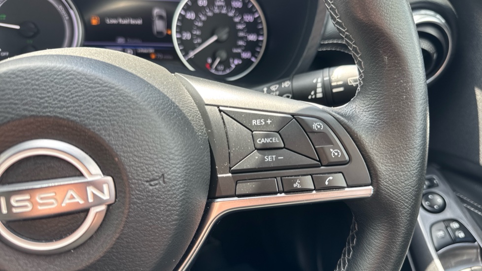 Nissan Juke 1.6 Hybrid N-Connecta 5dr Auto Hybrid Hatchback - Image 18