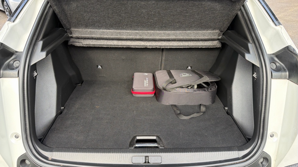 Peugeot 2008 100kW GT 50kWh 5dr Auto Electric Estate - Image 6