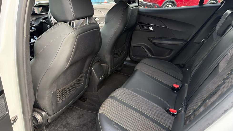 Peugeot 2008 100kW GT 50kWh 5dr Auto Electric Estate - Image 29